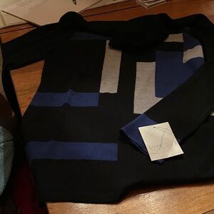 Luxe women's color block  Turtleneck Sweater in Black and Blue